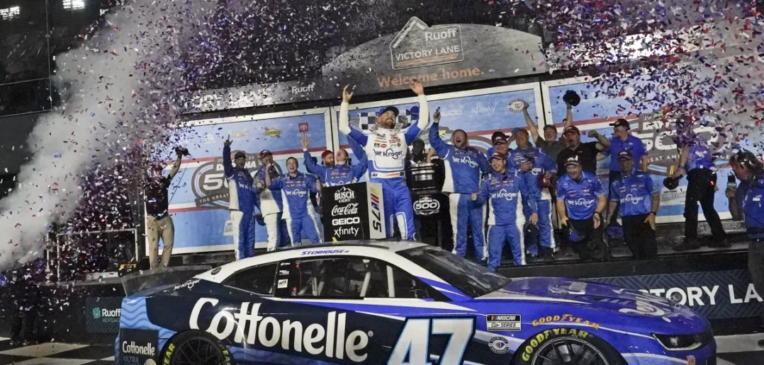 Ricky Stenhouse fue el inesperado ganador en las 530 millas de Daytona 2023.
